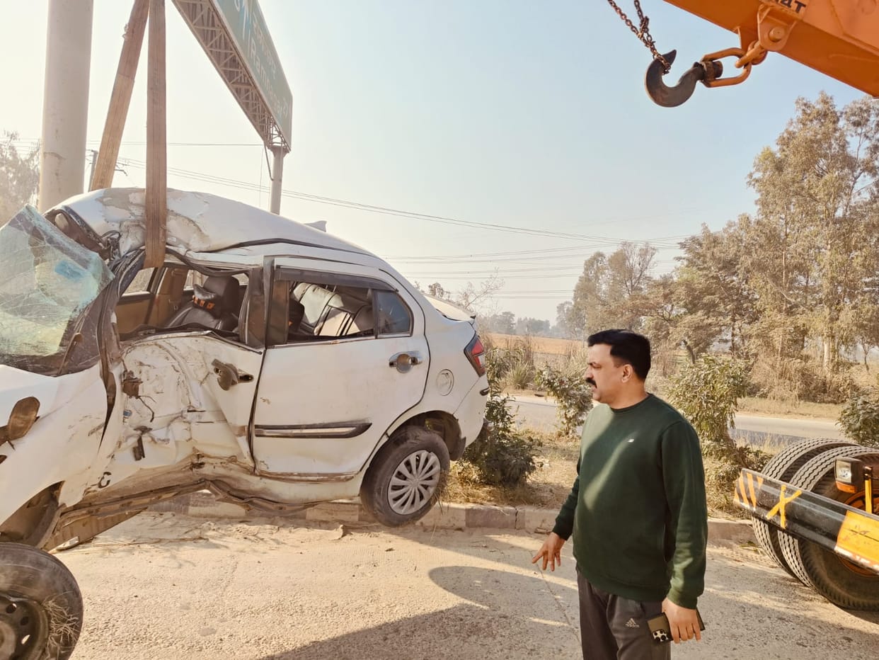 Accident in Bajpur Car collided with signal board near Chhoi turn Boy Died
