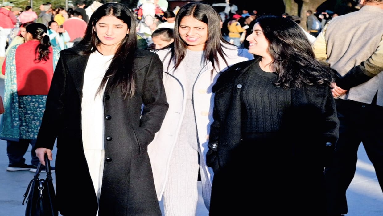 Korean coat craze among young women, huge demand in Shimla markets