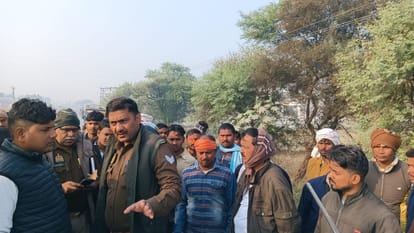 road accident due to collision of Bolero and car many people injured on Jaunpur-Azamgarh highway