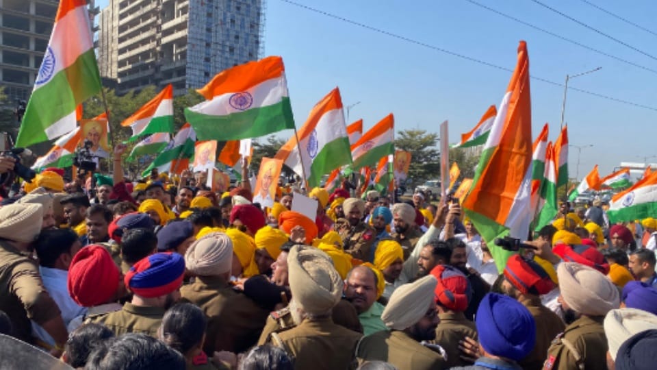 BJP workers Mohali airport unveil statue of Shaheed Bhagat Singh today all update