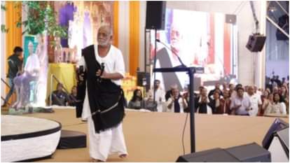 मोरारी बापू।