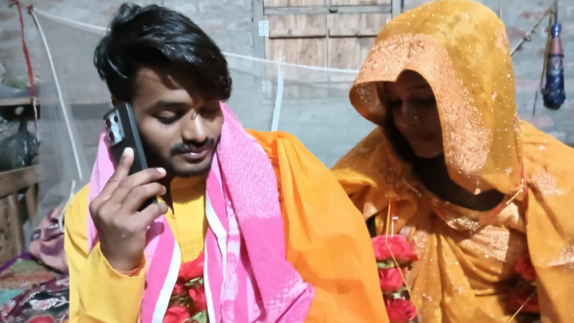 Muzaffarpur News: Lover reached to meet his girlfriend, villagers caught him red handed, forced marriage