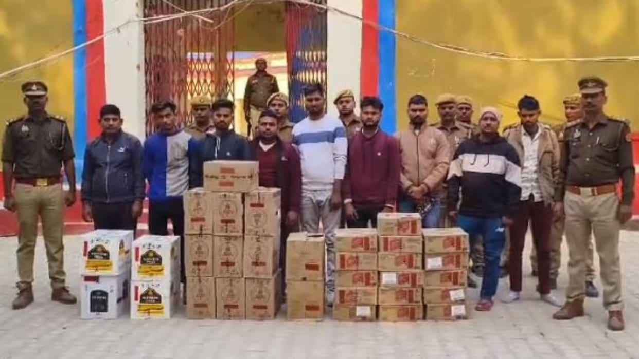 Nine smugglers arrested 282 liters English liquor SOG surveillance action Car and truck recovered