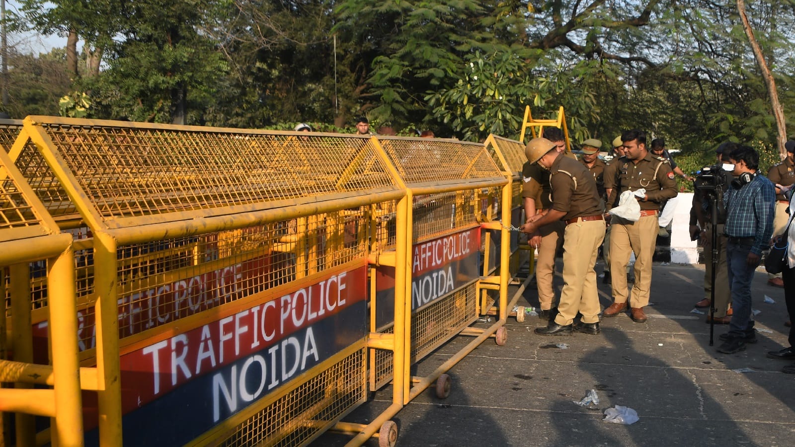 Noida Farmer Protest Kisan march to Delhi creates traffic jam in city