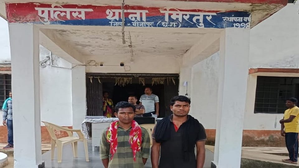 पुलिस की गिरफ्त में नक्सली