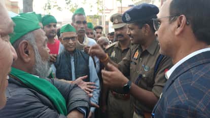 Ghatampur: Farmers leave for Lucknow on foot to complain to CM about corruption in purchase centers