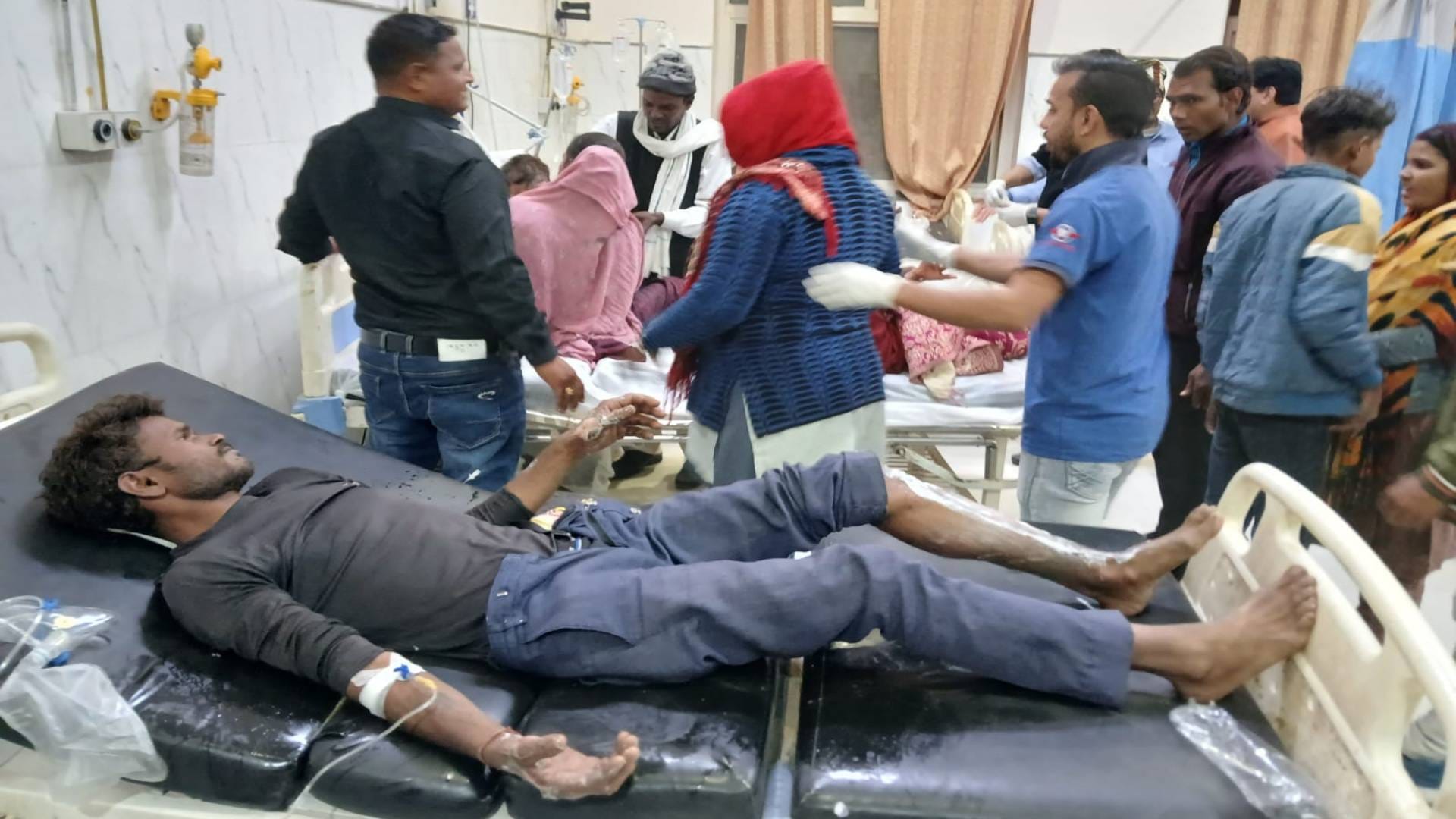 घायल का इलाज जारी