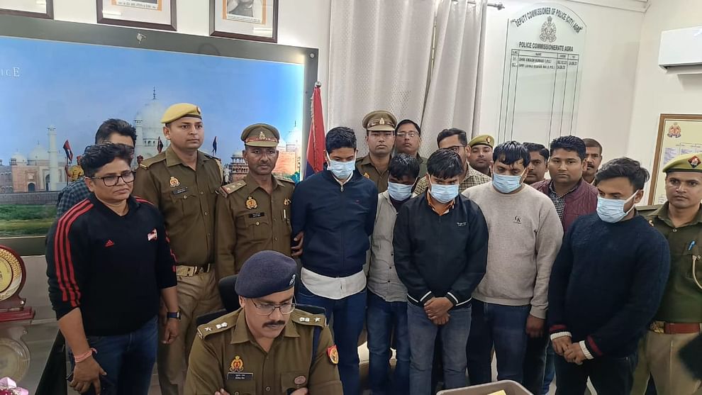 gang of cyber thugs in which they became agents and earned Rs 110 crore in six months Five arrested