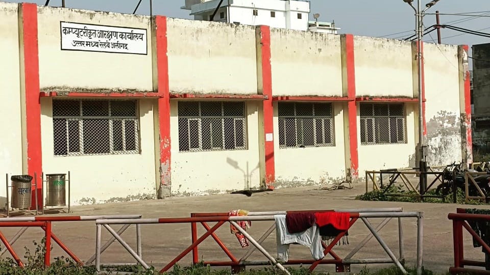 Election posters removed from Aligarh railway reservation center