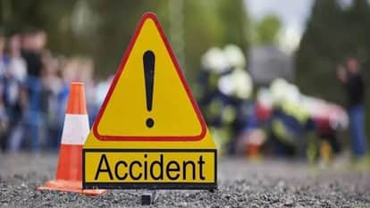 Chittorgarh News Head-on collision between passenger bus and car young man killed five people injured