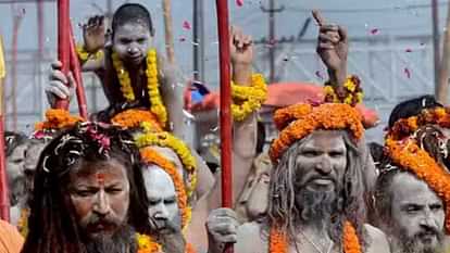 Mahakumbh : अटल अखाड़े के शंभू पंच सबके सरपंच, न्याय व्यवस्था मानी जाती है सबसे सुप्रीम Shambhu Panch of Atal Akhara is everyone's sarpanch, justice system is considered supreme.
