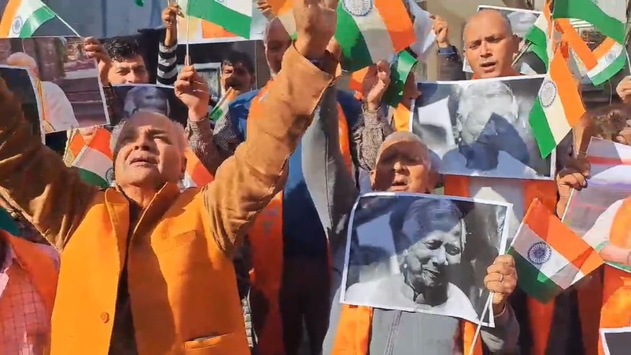 J&K News: Shiv Sena protests against Bangladesh in Jammu, appeals to Modi for the safety of Hindus