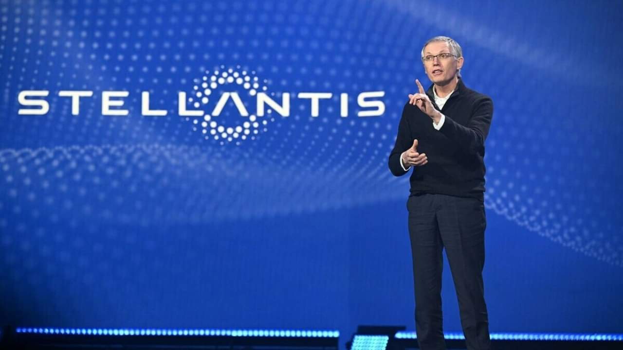 Stellantis chairman denies merger talks with Renault News in Hindi