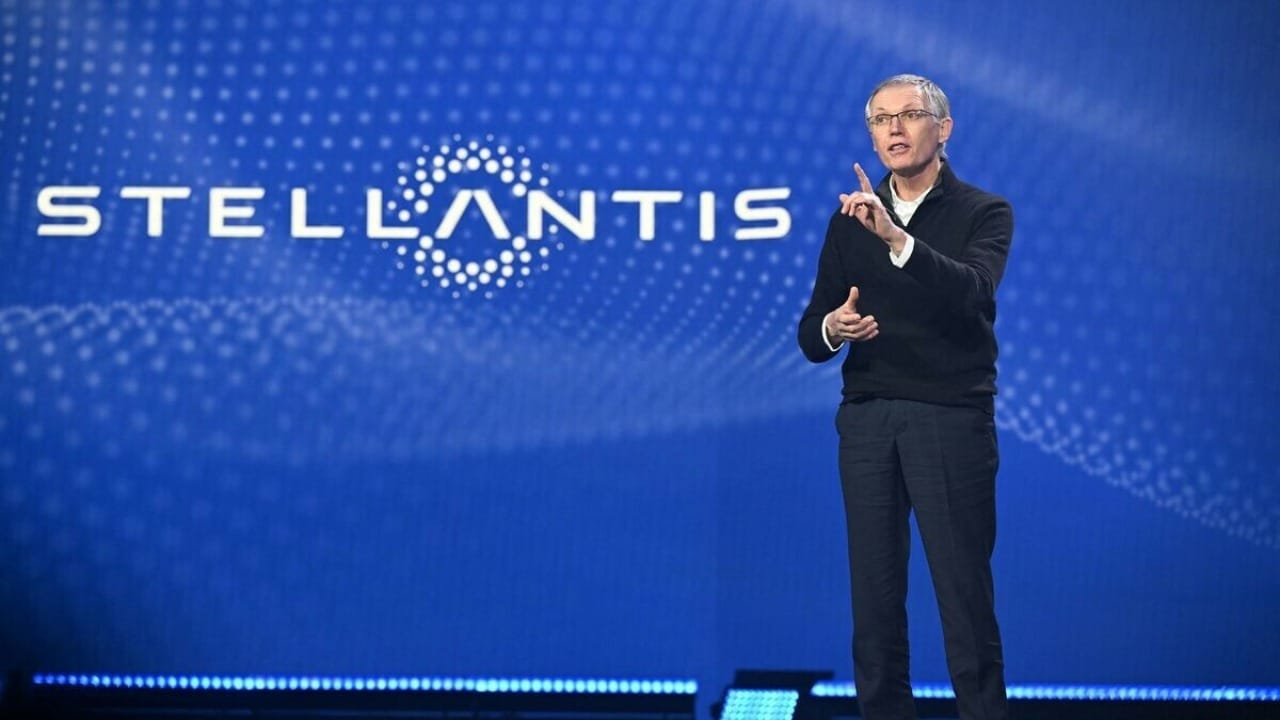 Stellantis chairman denies merger talks with Renault News in Hindi