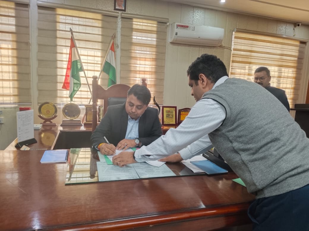 Uttarakhand news Udham Singh Nagar New DM Nitin Bhadauria took charge Today and listing priorities