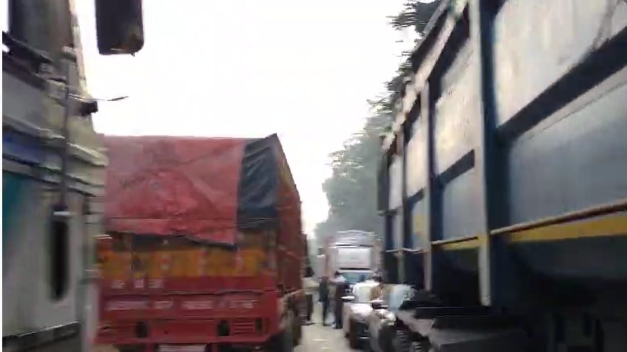 Uff this jam: Long queue of vehicles on Varanasi-Shaktinagar highway road affected for 15 km