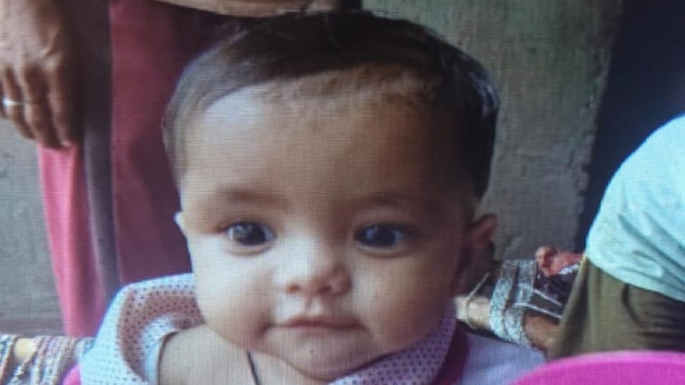 Bijnor: Father was going to work, two and a half year old girl reached the track, crushed by train
