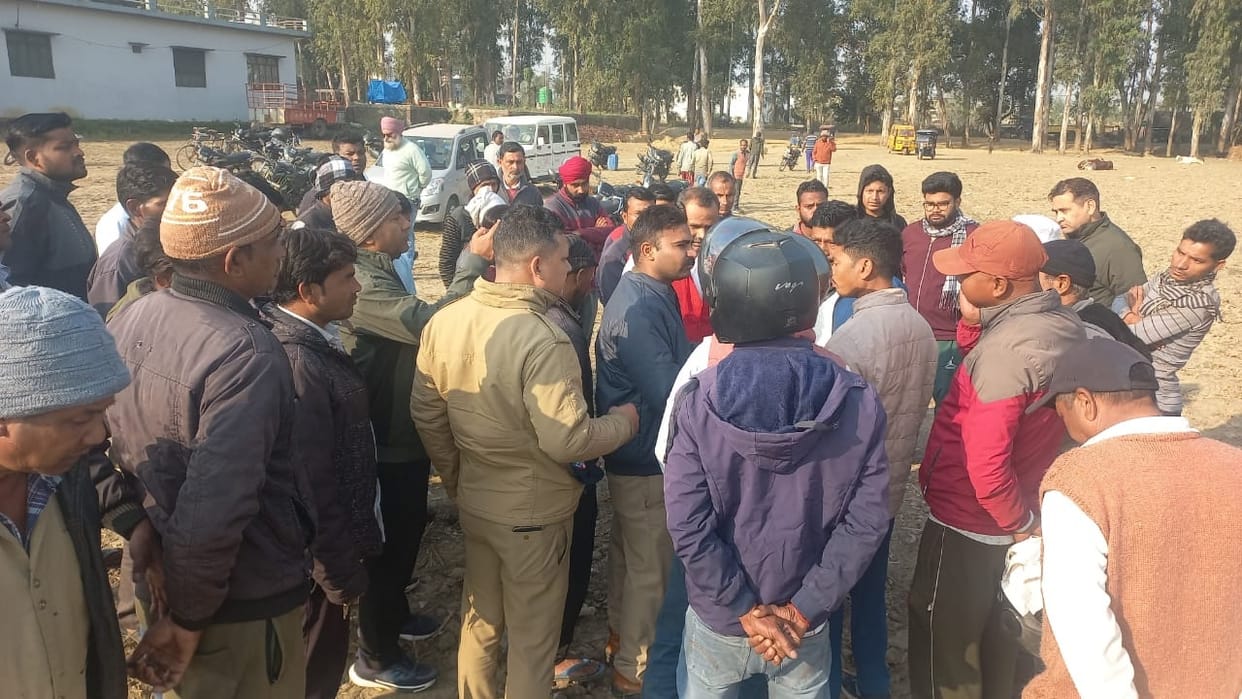 Accident on UP-Uttarakhand border Two patrolling railway workers died after being hit by a train