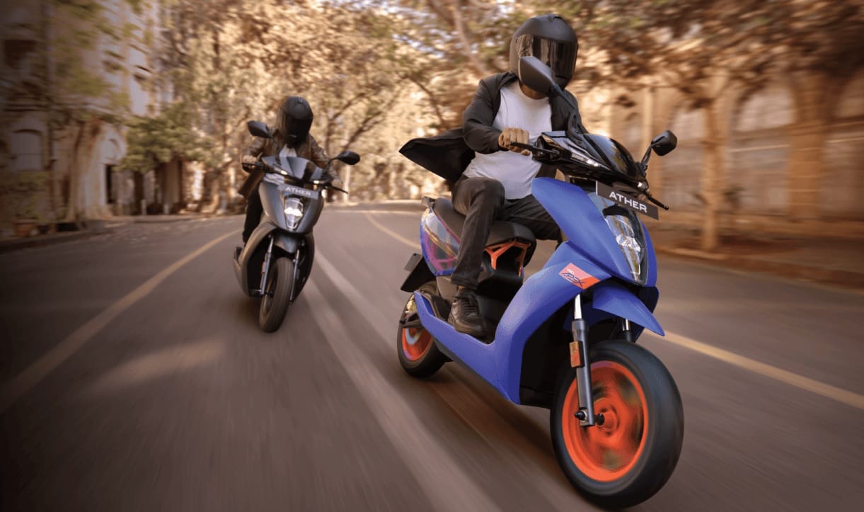 Don not do these mistakes while charging your Electric scooter in summer safety tips