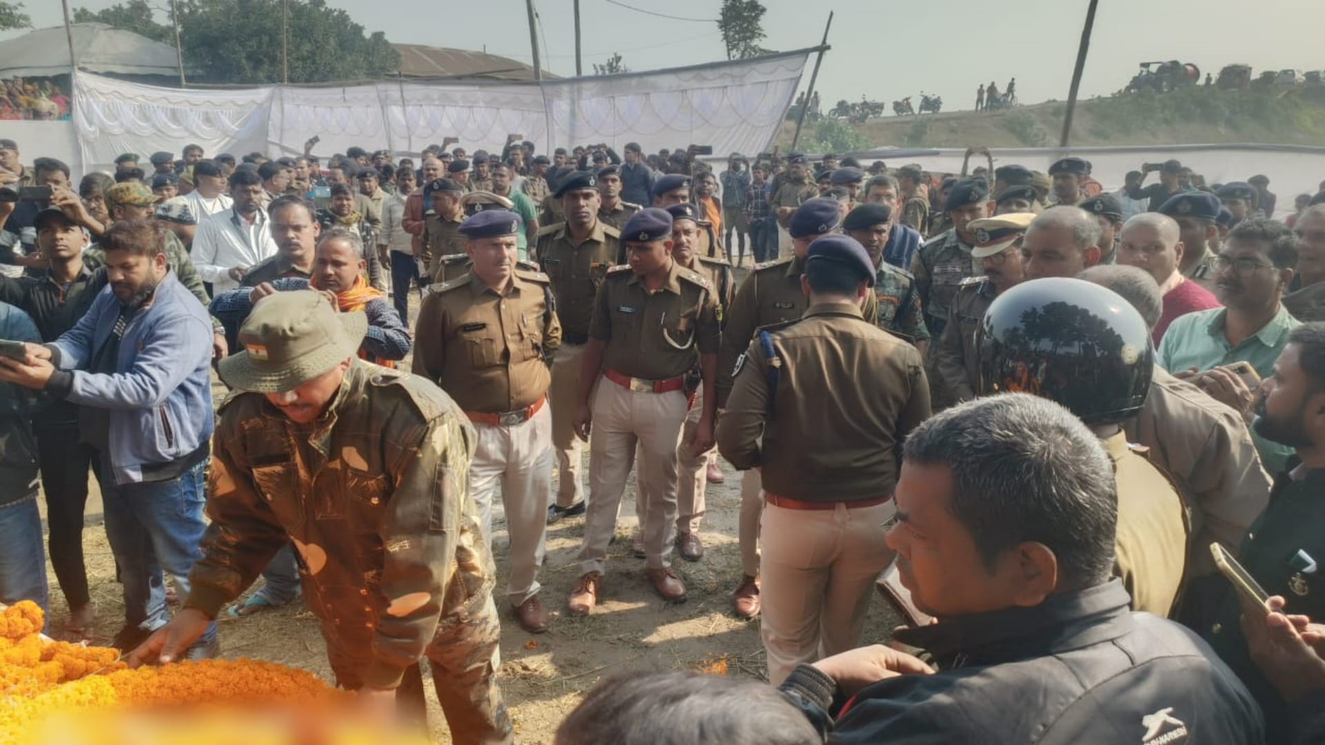 IPS हर्षवर्धन को अंतिम विदाई देने उमड़े सैकड़ों लोग