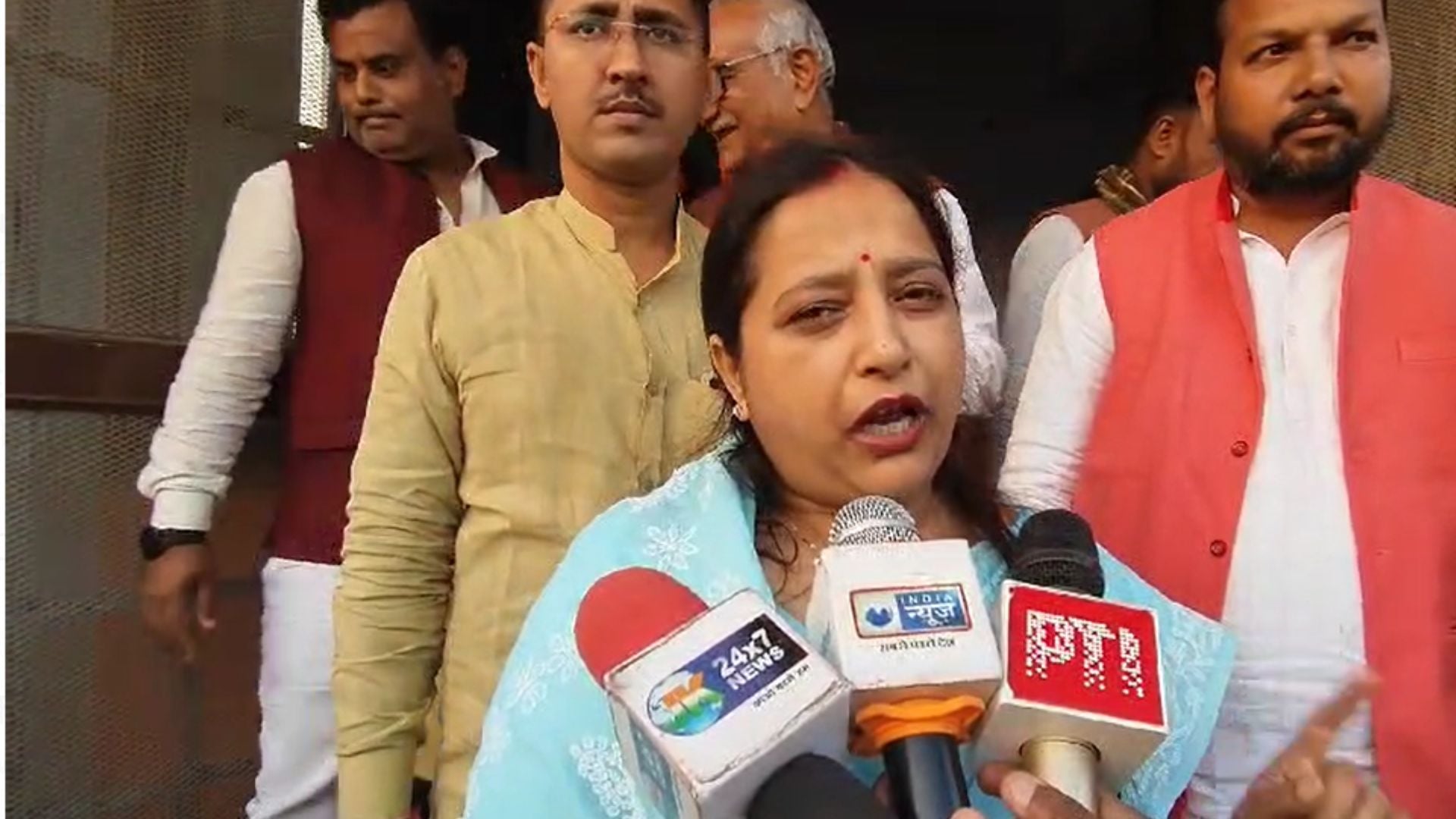 BJP MLA Ketki Singh's statement Hindus are not wearing bangles