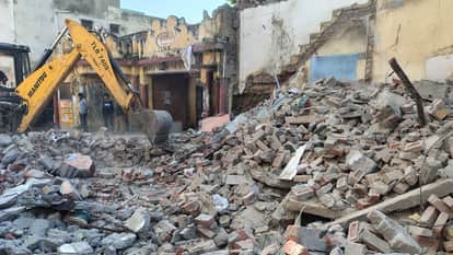 चंदाैसी में अतिक्रमण अभियान