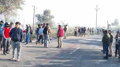 Sambhal News: Two friends riding a bike died in an accident, chaos in the village