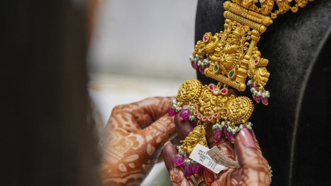 Gold Prices Set to Reach ₹90000 in 2025 Driven by Global Trends