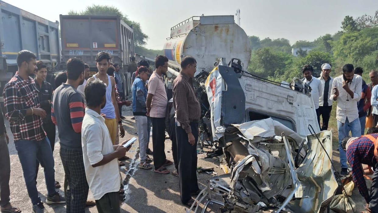 Hamirpur: Tanker-trolley collided on highway, two dead, three injured