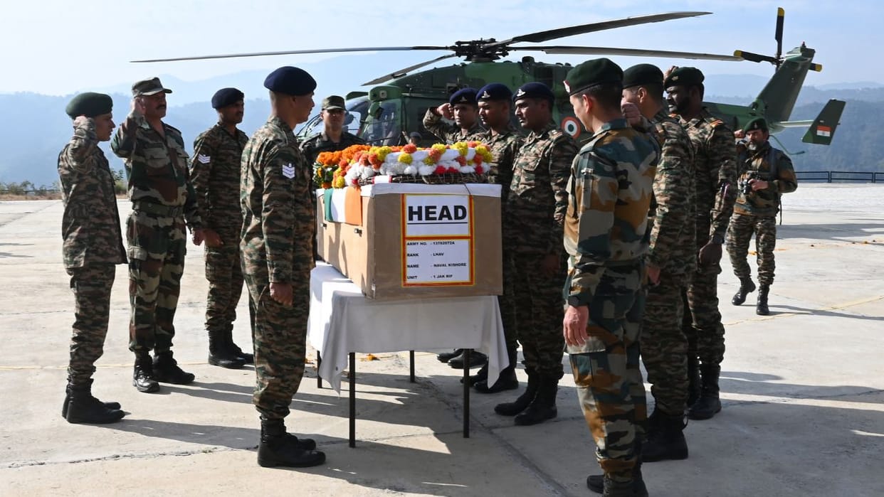 Havaldar Naval Kishore who martyred in siachen glacier was cremated with military honours