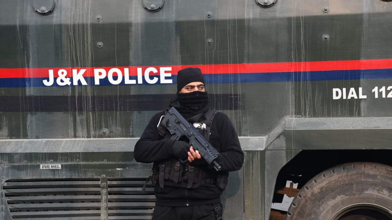 Srinagar Encounter: Search for terrorists hiding in Harwan... Soldiers deployed at the encounter site, see pho