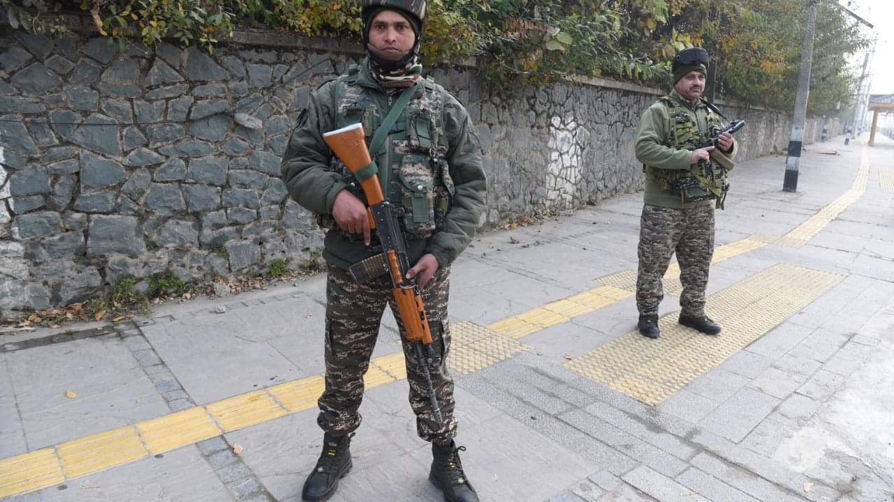 Srinagar Encounter: Search for terrorists hiding in Harwan... Soldiers deployed at the encounter site, see pho