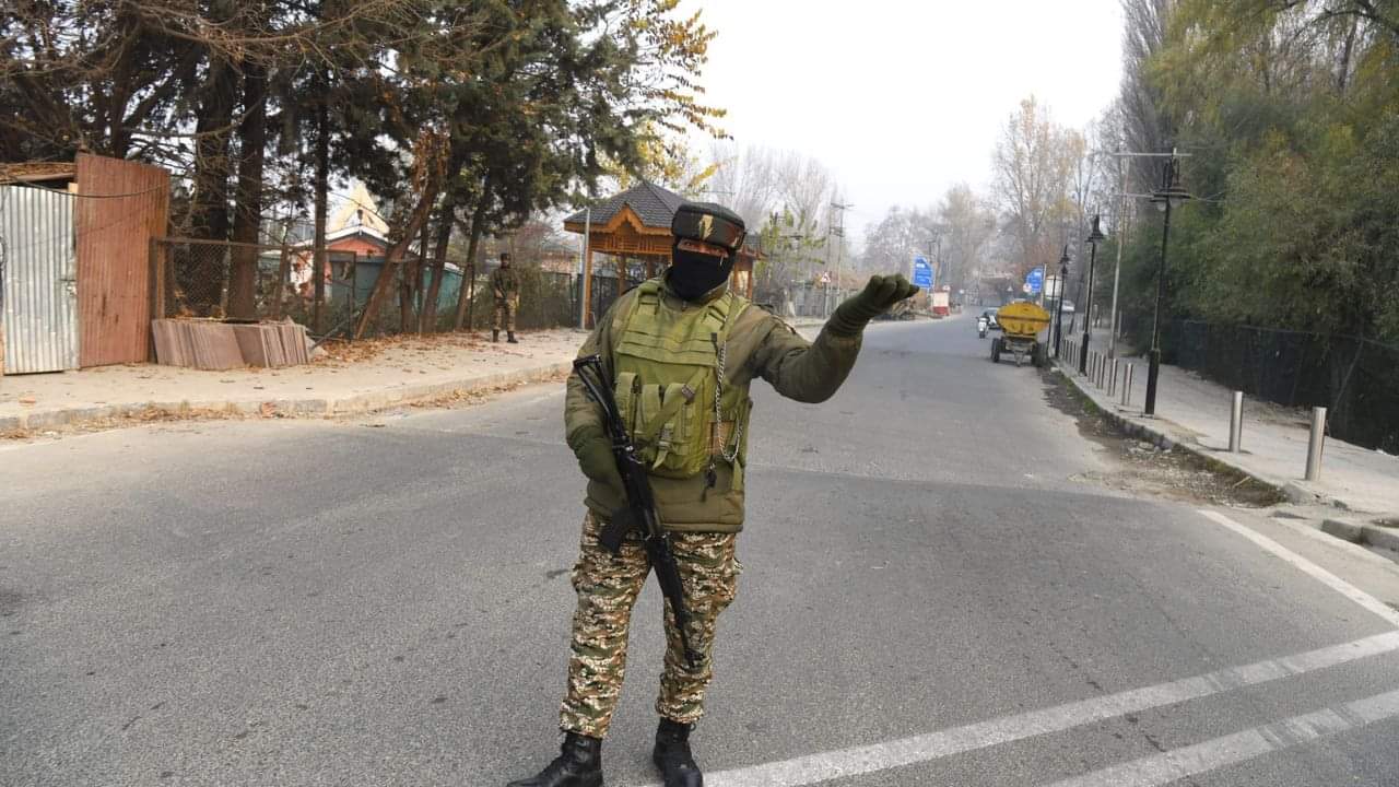 Srinagar Encounter: Search for terrorists hiding in Harwan... Soldiers deployed at the encounter site, see pho