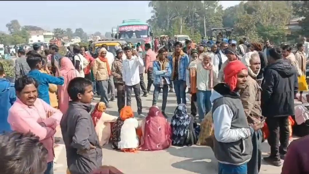 Farmers' anger erupted in Maihar over fertilizer