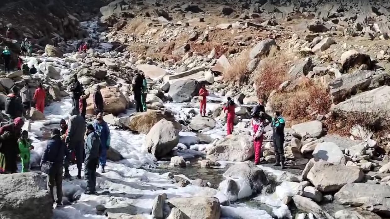 Tourists did not reach Gramphu, vehicles stopped in Koksar