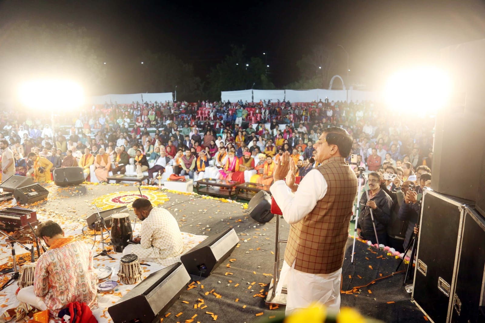 MP: 125th Prakatyotsav of Baba Neem Karori Maharaj, CM said - Every moment of life should be used in human ser
