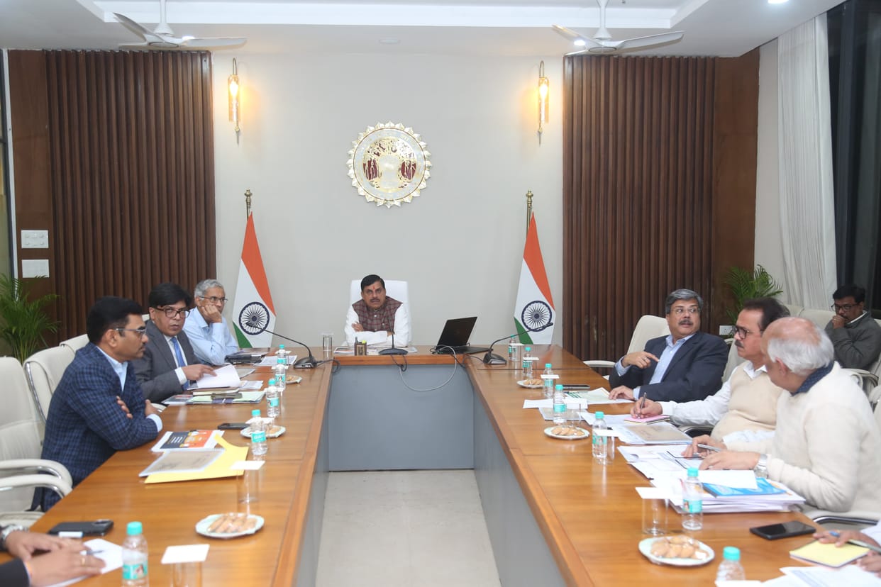 MP News: Thousands of Acharyas will recite Gita in Bhopal, record will be made, CM reviewed