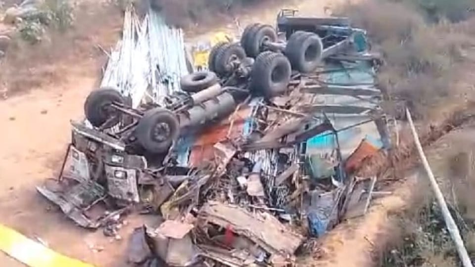 Bijnor: Truck fell from overpass, two including driver died... A nap made me sleep forever