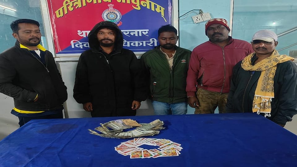 Gambling was organised in Devda Mandir cashew plant police arrested eight gamblers in Jagdalpur