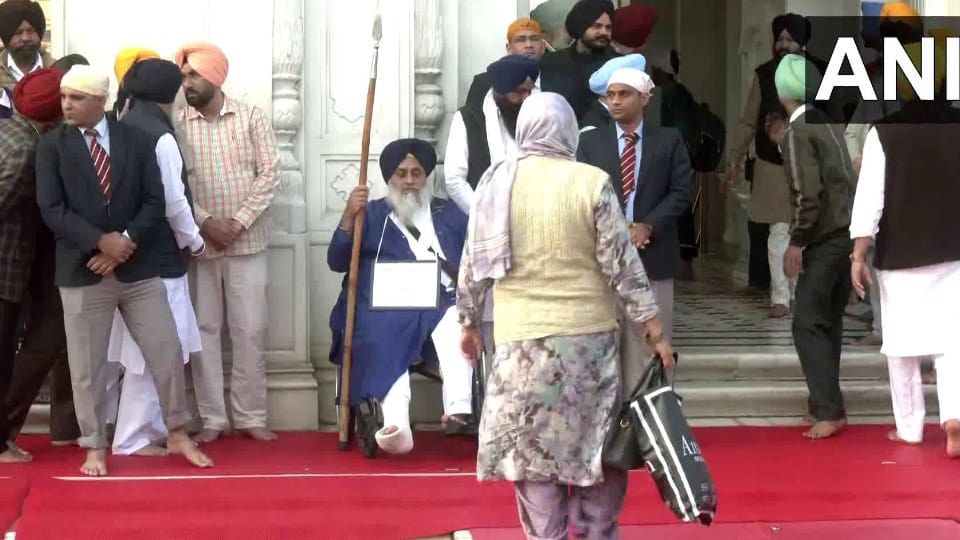 Akali Dal Sukhbir Badal at Golden Temple for religious punishment by Sri Akal Takht