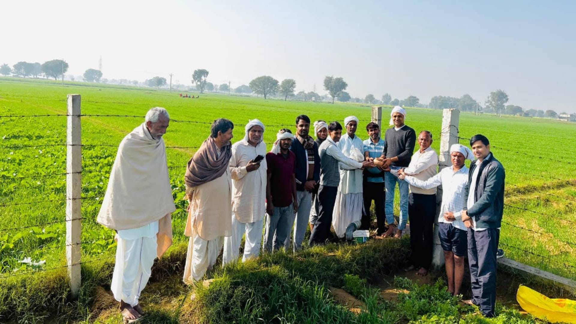 अस्थि विसर्जन करते हुए