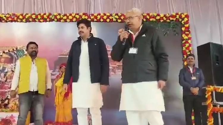 UP News: यूपी सरकार के मंत्री का विवादित बयान, बोले- 'हिंदुस्तान में रहना है तो राधे राधे कहना है'