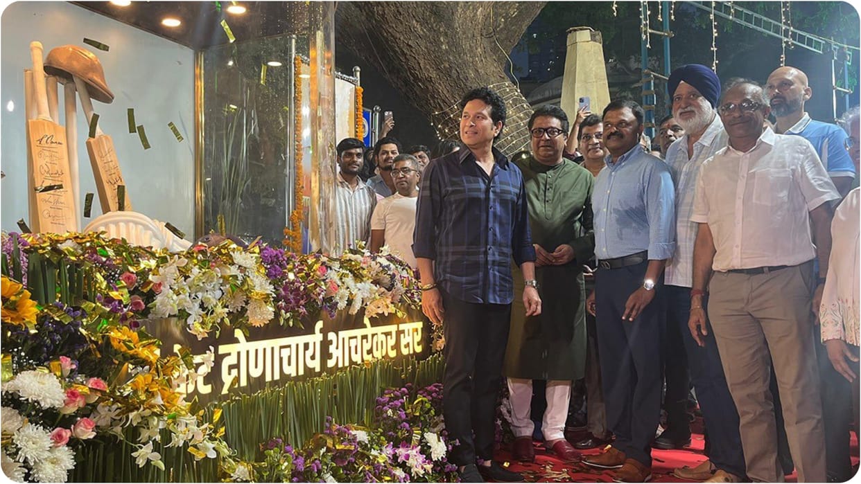 Sachin Tendulkar unveil cricket coach Ramakant Achrekar memorial in Mumbai MNS chief Raj Thackeray  present