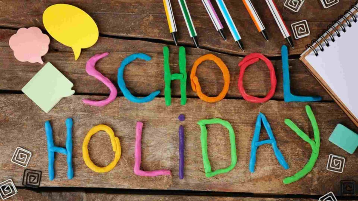 School Holidays:अक्तूबर में विद्यार्थियों की रहेगी मौज, इतने दिन बंद रहेंगे स्कूल; देखें छुट्टियों की लिस्ट - October 2025 School Holidays: Gandhi Jayanti, Dussehra, Diwali And More School Closures - Amar Ujala Hindi News Live