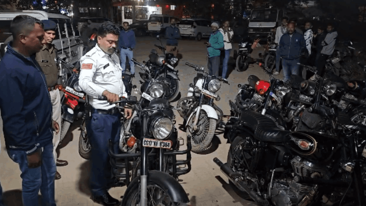 18 Bullet riders were caught by police in jagdalpur