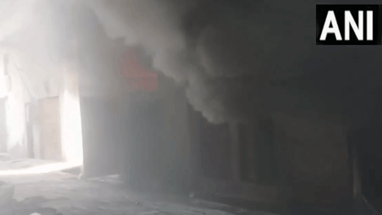 huge fire broke out in a factory in Karawal Nagar