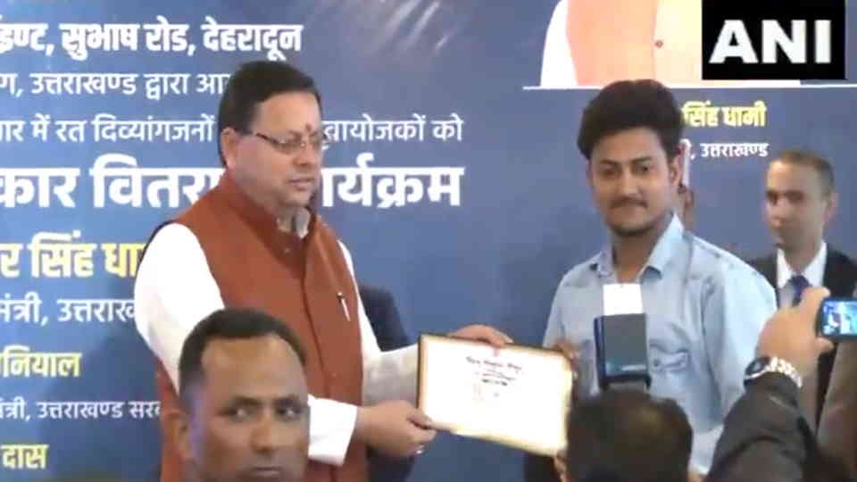 World Disabled Day 2024 CM Dhami honored skilled disabled employees distributed state level efficiency awards