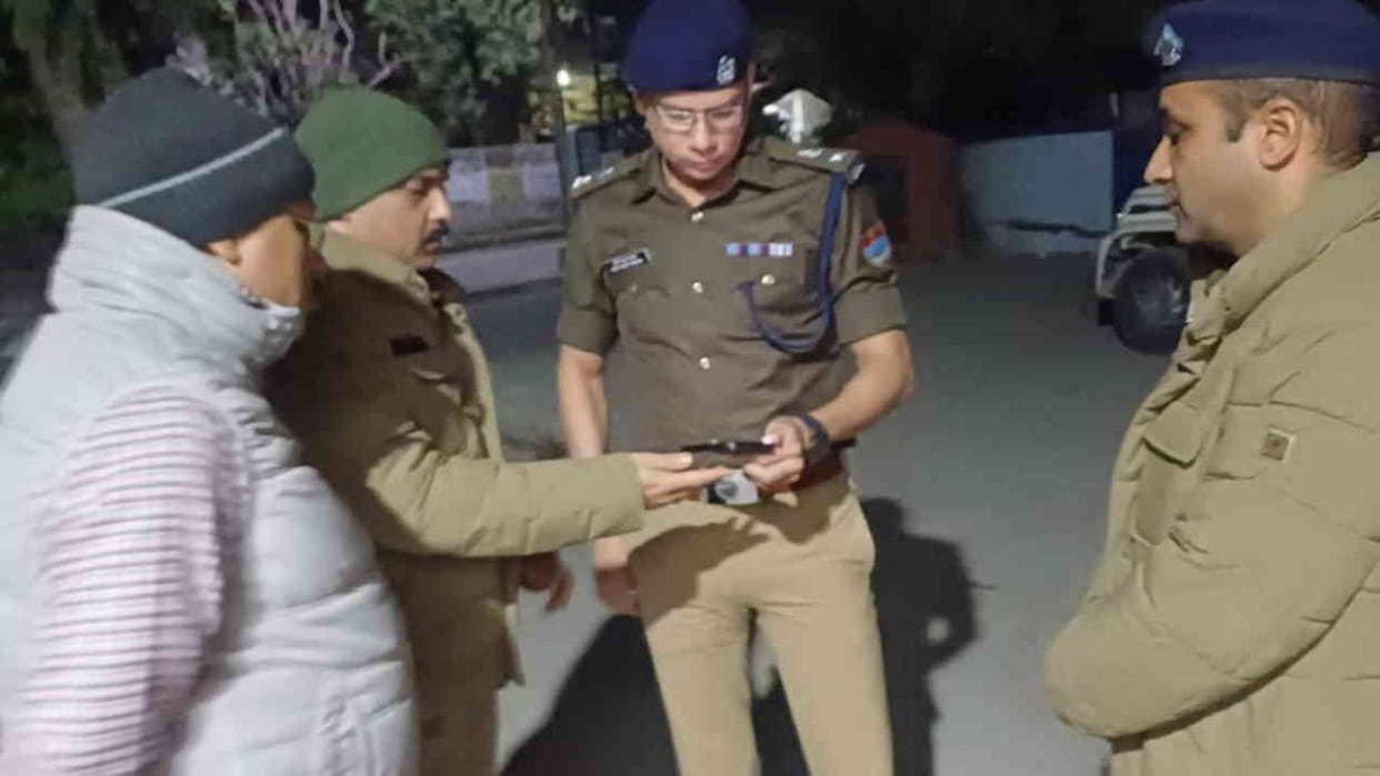 Encounter between police and cow smuggler in Kichha Smuggler injured after being shot in leg Udham singh nagar