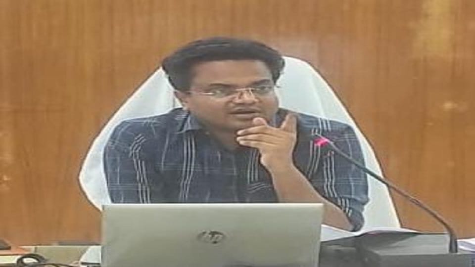 Negligence in SBM works notice issued to 10 secretaries reply sought in Bijapur