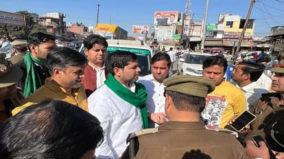 UP: There was an uproar throughout the day over the detention of Rakesh Tikait, know how protests took place